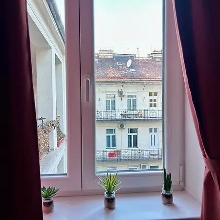 Buda's Hidden Heaven 1 With Private Sauna *