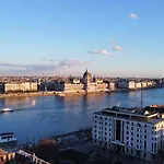 Buda's Hidden Heaven 1 With Private Sauna * Budapesta
